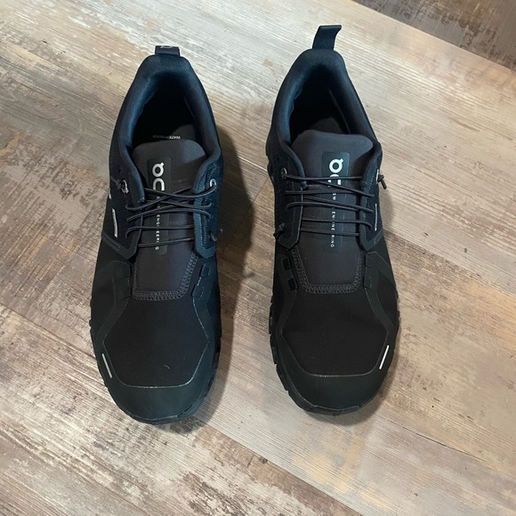 On Running Men's Black Sneakers - Picture 1 of 8